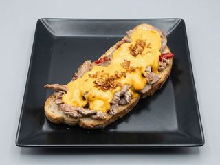 Tosta De Solomillo Al Cheddar