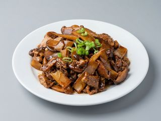 ternera con bambú y setas