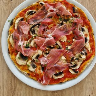 Pizza De Prosciutto