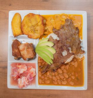 Plato De Bandera Costeña