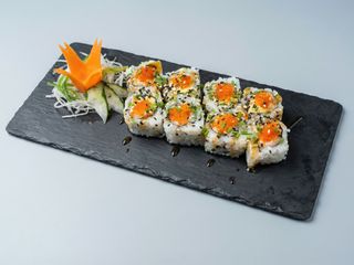 58. Dragón uramaki (8 pzs.)