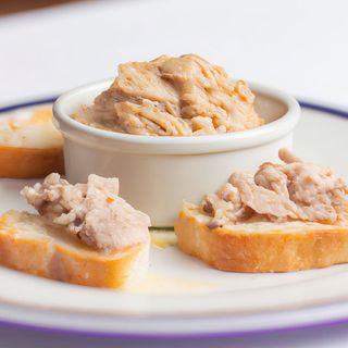 Tapa De Rilletes De Oca Con Tostas De Pan
