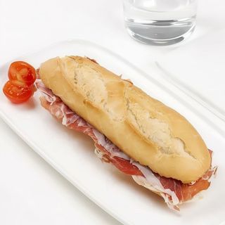 Bocadillo jamón ibérico de cebo 