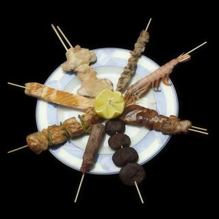 Kushiyaki Moriawase (8 uds.)