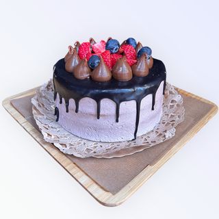 Tarta entera de Trufa y Fresas Tamaño S  (13)