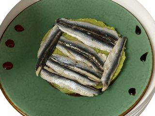 Boquerones con guacamole