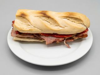 Bocadillo Lacón Con Pimientos