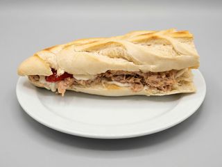 Bocadillo Bonito Con Pimientos