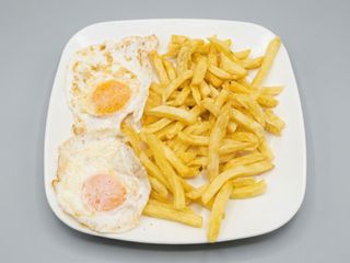 Huevos Fritos Con Patatas