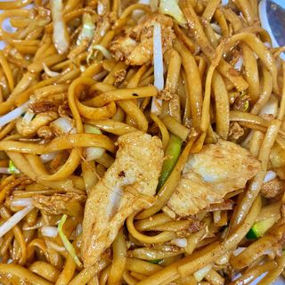 tallarines fritos con pollo