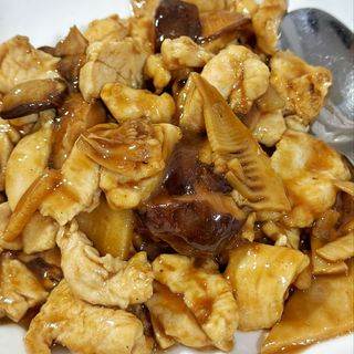 Pollo con Bambú y Setas Chinas