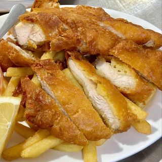 Pechuga de Pollo con Patatas Fritas