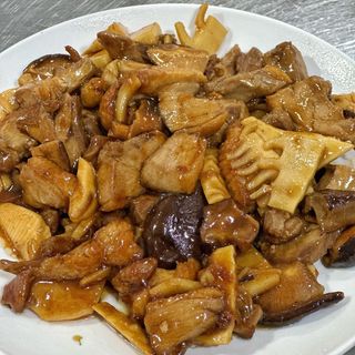 Pato con Bambú y Setas Chinas