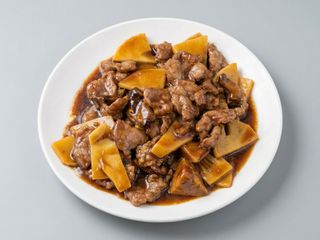 Ternera con Bambú y Setas Chinas