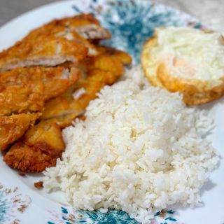 Arroz Blanco, Filete de Pollo y Huevo Frito