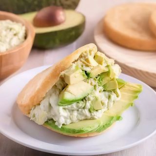 Arepa Reina Pepiada mediana