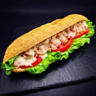 Bocadillo Pollo Asado Y Salsa César