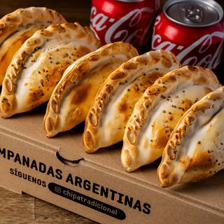 6 Empanadas + 2 Bebidas/