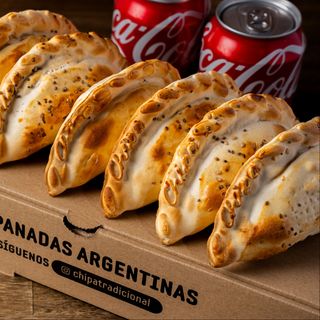6 Empanadas + 2 BEBIDAS**