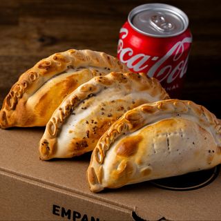3 Empanadas + 1 Bebida/
