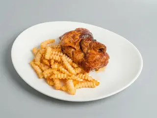 1/2 Pollo Asado Con Patatas Y Alioli
