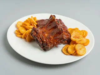 1/2 Costillar a la barbacoa con patatas 