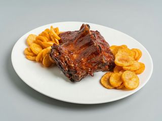1/2 Costillar a la barbacoa con patatas 