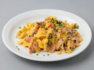 Huevos revueltos con jamón