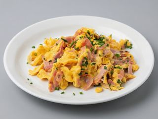 Huevos revueltos con jamón