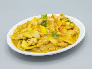 Pollo con salsa curry