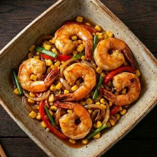 Gambas salteadas con maíz