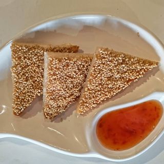 26. Tostada de gambas y sésamo estilo chino 3u