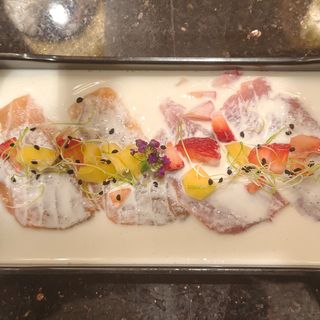 178. Sashimi tropical con salsa de leche