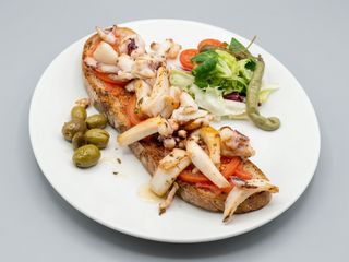 Pa Amb Oli De Sepias Al Ajillo (L)