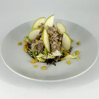 Ensalada con Escabeche de Perdiz y Manzana Verde