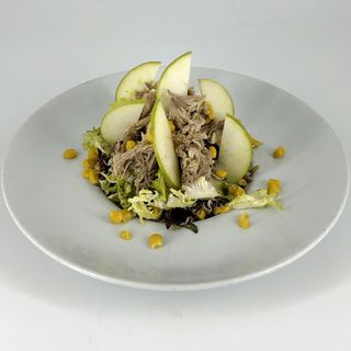 Ensalada con Escabeche de Perdiz y Manzana Verde