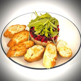 Ensalada de Quínoa, Tartar de Remolacha y Manzana