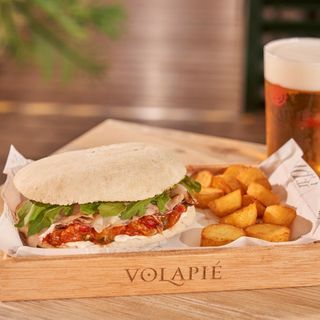 Mollete pisto y panceta