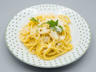 Spaghetti A La Chitarra Con Cacio Y Peper