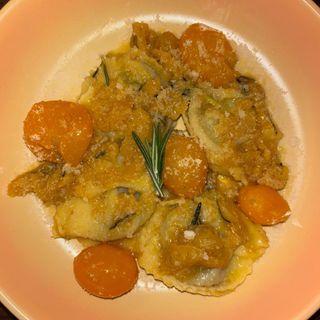 Tortelloni con carrillera de ternera estofada al vino Barolo