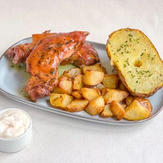 1/2 Pie De Cerdo Asado