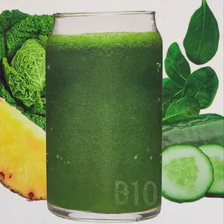 GREEN POWER.Piña, espinacas, pepino y col rizada.