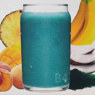 BLUE LIGHTNING.Mango, plátano, espirulina melocotón piña y coco