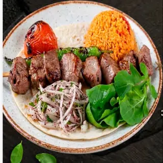 Plato de Kuzu Sis Kebab