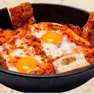 Huevos Estrellados con Carne Picada