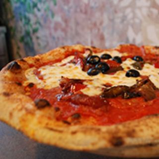 Pizza Roja Mediterránea (30 cm.)