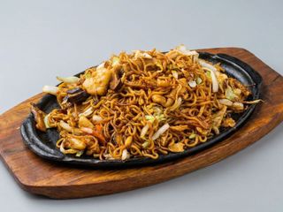 Tallarines Fritos A La Plancha.