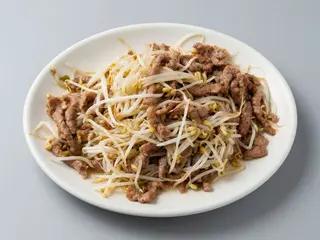 Ternera Salteada Con Brotes De Soja