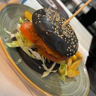 Burger de pollo rebozado (pan negro)