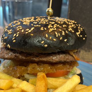 Burger de Angus (pan negro)